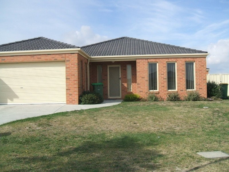 2 Iris Place, Pakenham VIC 3810