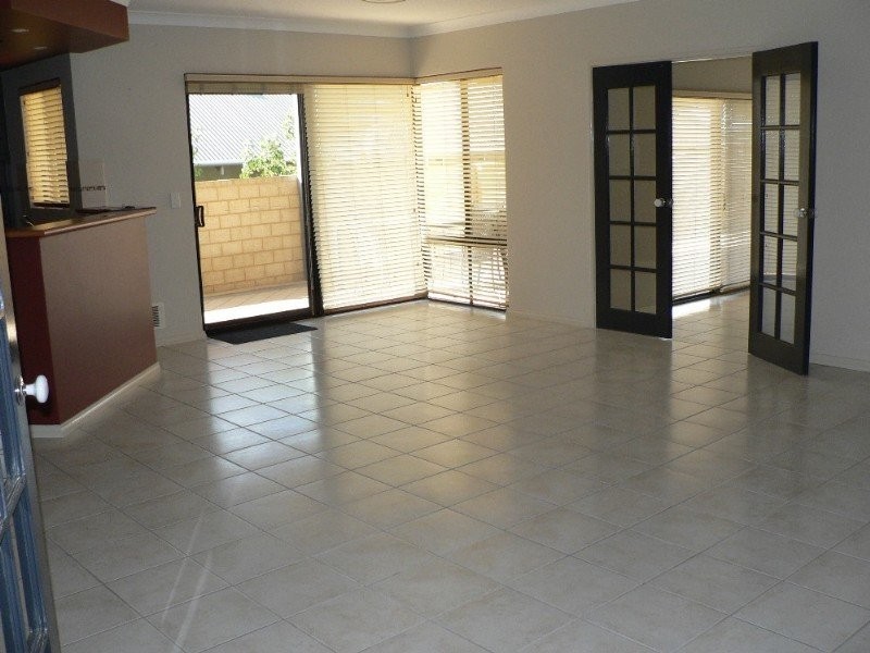 14 Cardamon Loop, Coogee WA 6166