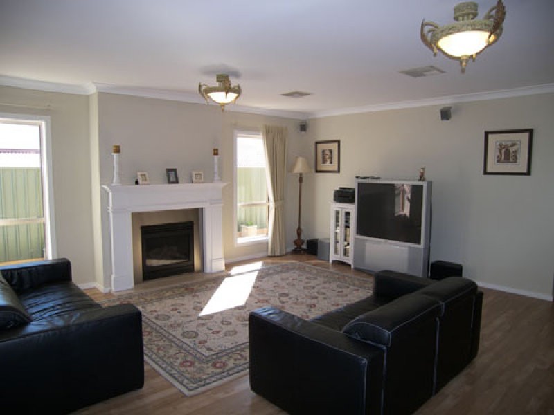 19 Selway Place, Evanston Park SA 5116