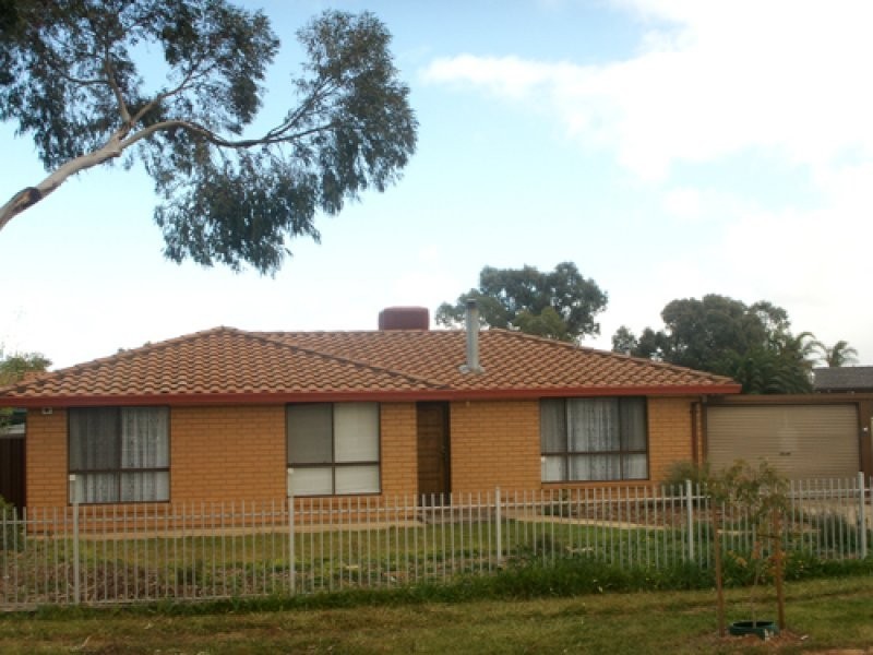 11 Maguire Crescent, Burton SA 5110