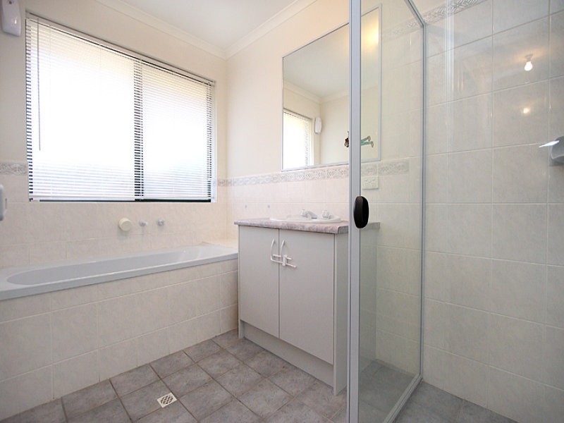 4 Mitchell Drive, Evanston Park SA 5116