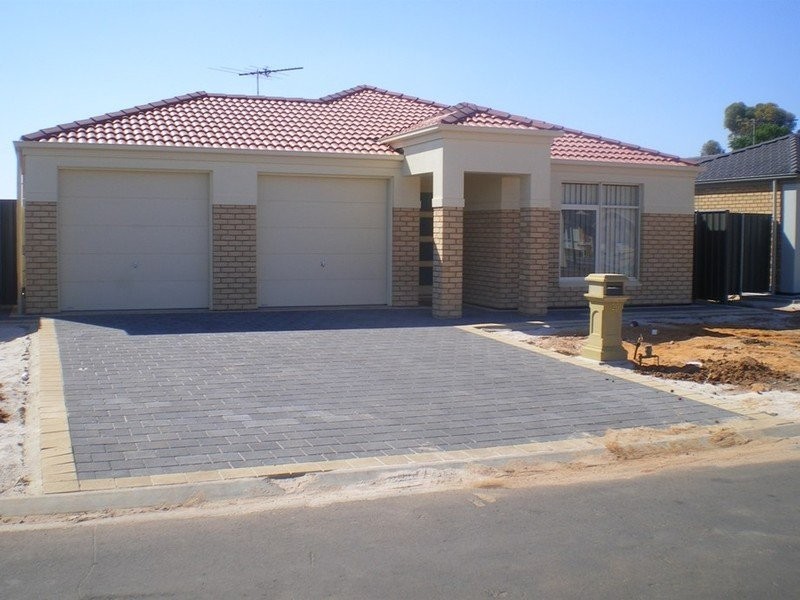 129 Lakeside Drive, Andrews Farm SA 5114