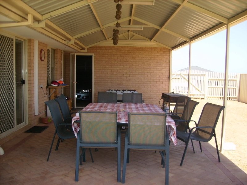 10 Ocean Queen Drive, Wandina WA 6530