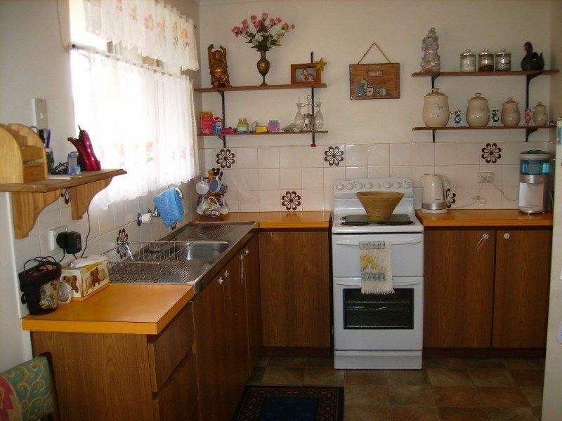 11 Devenish St, Utakarra WA 6530