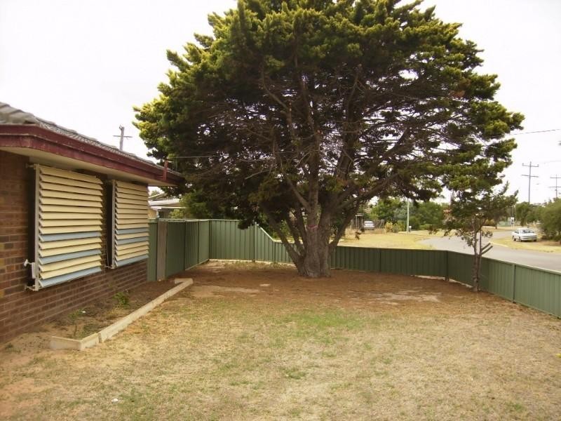 11 Devenish St, Utakarra WA 6530