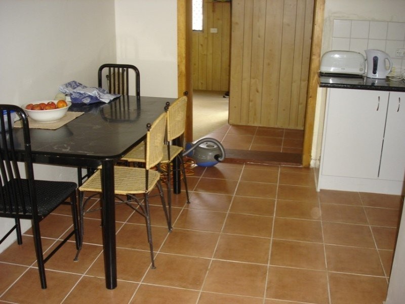 8 Woodman St, Utakarra WA 6530
