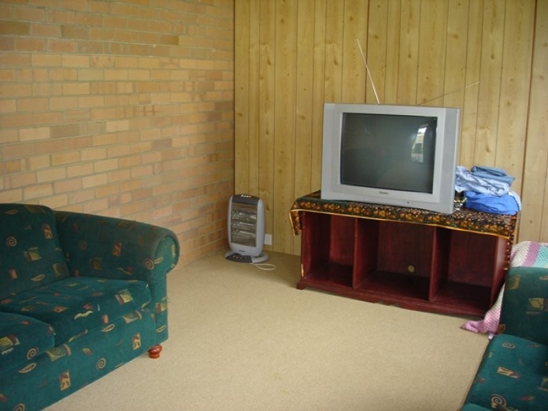 8 Woodman St, Utakarra WA 6530