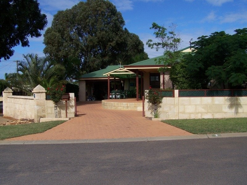 1 Settlers Close, Bluff Point WA 6530