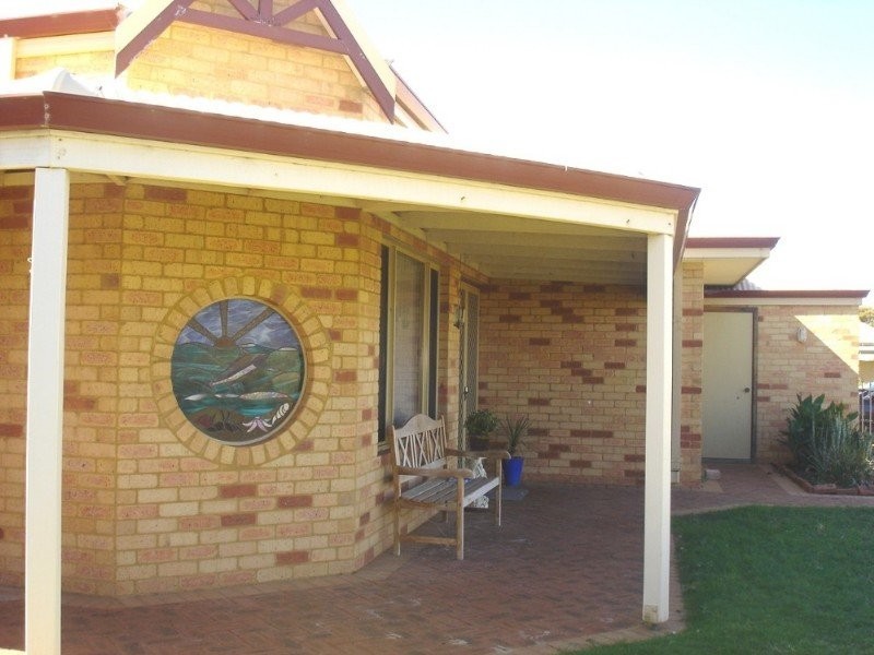 5 Waterfront Circle, Drummond Cove WA 6532