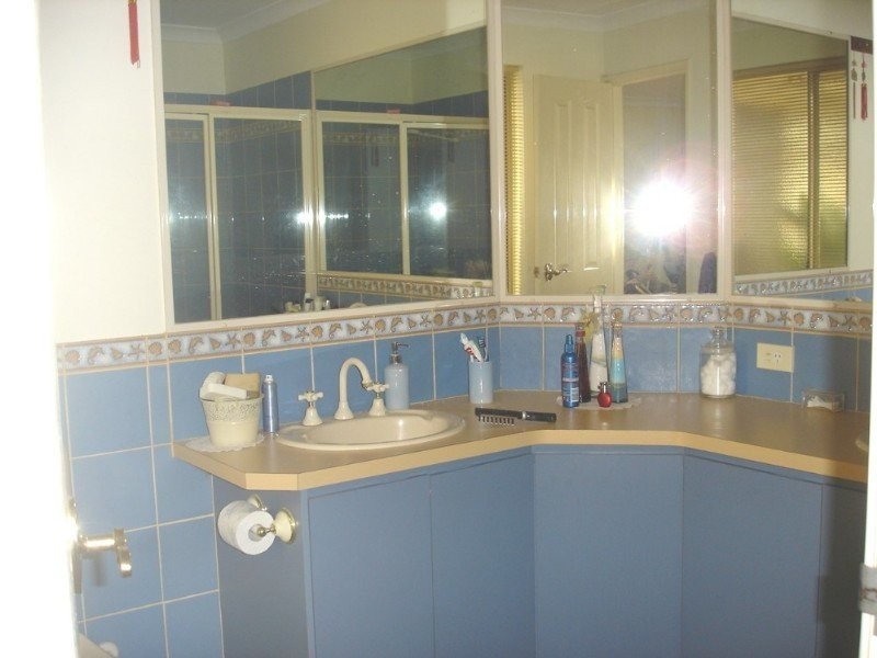 5 Waterfront Circle, Drummond Cove WA 6532