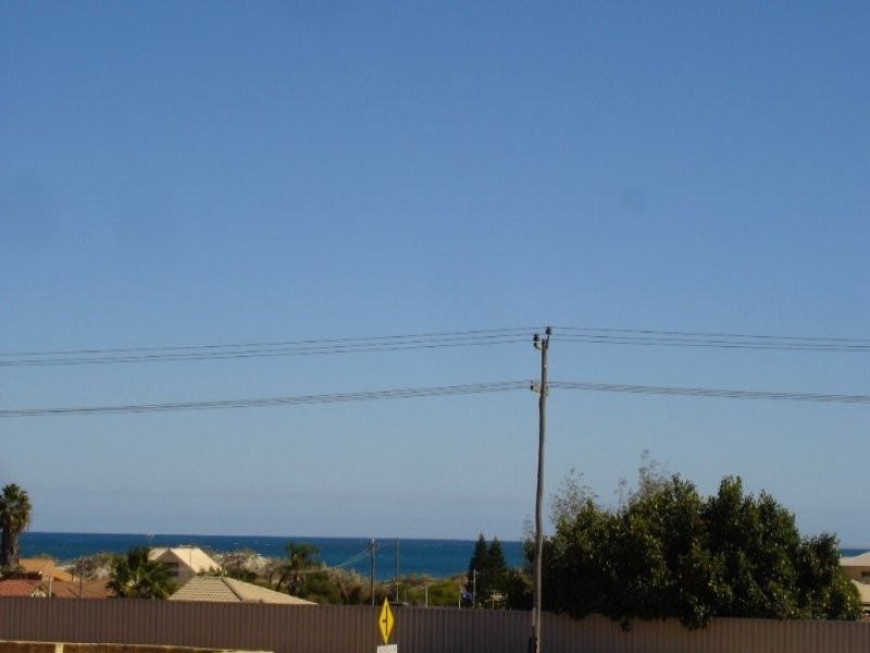 16 Dante Tarn, Wandina WA 6530