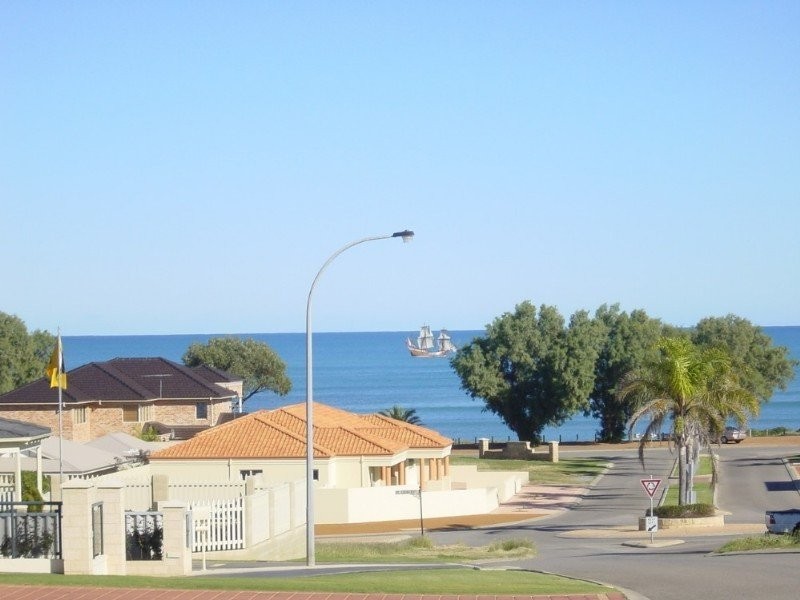 2 Champion Bay Rise, Bluff Point WA 6530