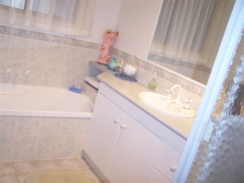 2 Kirrang Place, Boyne Island QLD 4680