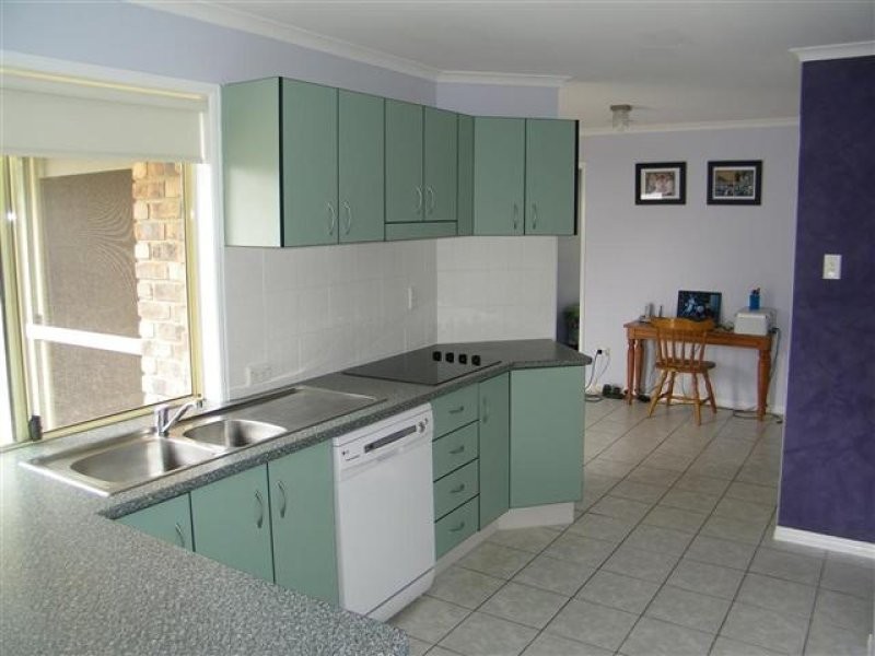 26 Curtis Avenue, Boyne Island QLD 4680