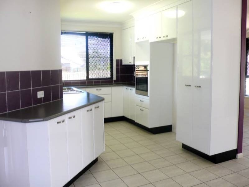 10 Rosslyn Close, Clinton QLD 4680