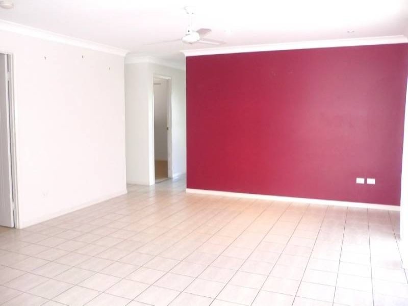 10 Rosslyn Close, Clinton QLD 4680