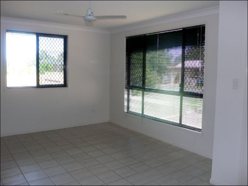 10 Rosslyn Close, Clinton QLD 4680
