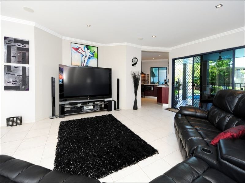 2 Leonie Court, New Auckland QLD 4680