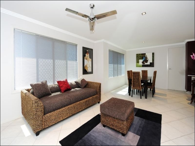 2 Leonie Court, New Auckland QLD 4680