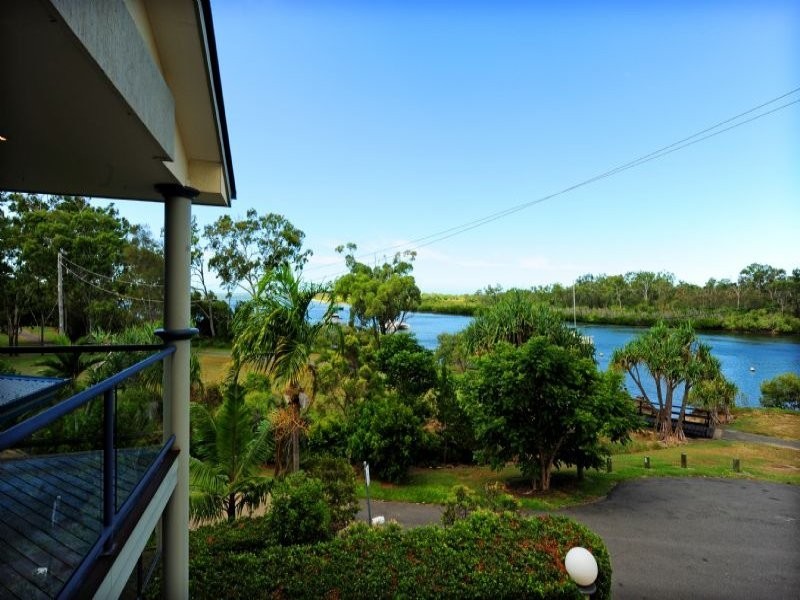9 River Drive, Boyne Island QLD 4680
