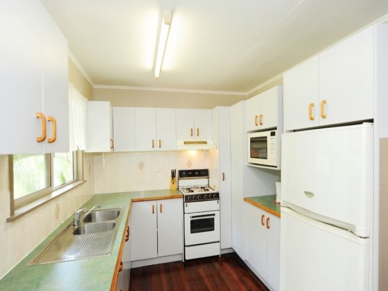 11 Larsen Street, Gladstone QLD 4680