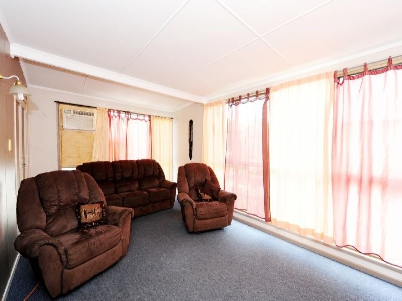 11 Larsen Street, Gladstone QLD 4680