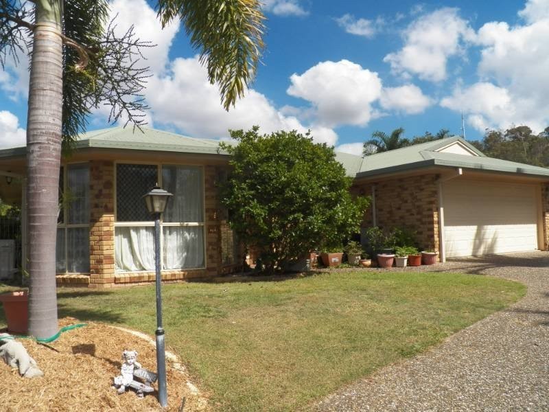 12 Lakeside Place, Clinton QLD 4680