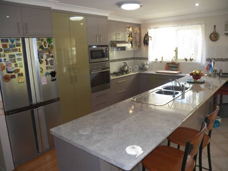 12 Lakeside Place, Clinton QLD 4680