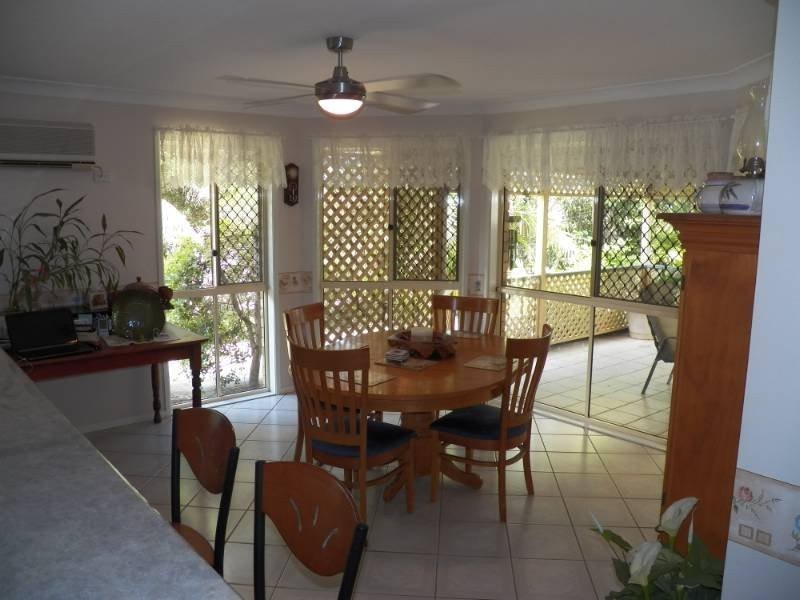 12 Lakeside Place, Clinton QLD 4680