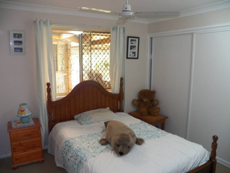 12 Lakeside Place, Clinton QLD 4680