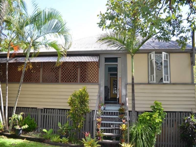 18 Roberts Street, South Gladstone QLD 4680