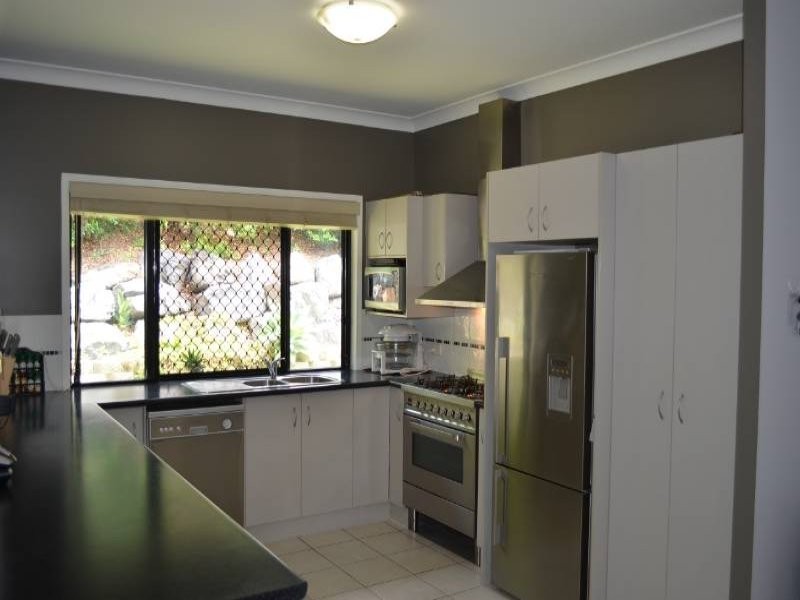 6 Observatory Place, New Auckland QLD 4680