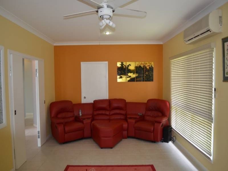 6 Observatory Place, New Auckland QLD 4680