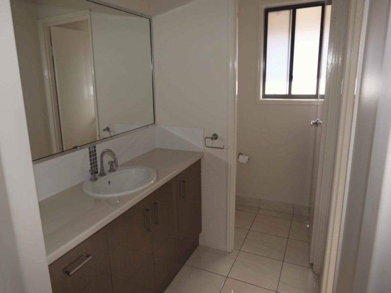 4 Markowitz Place, Kirkwood QLD 4680