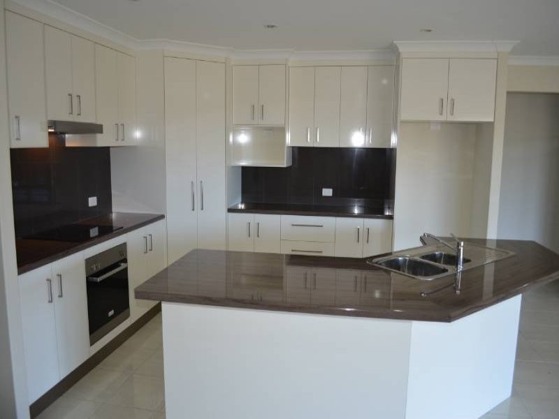 4 Markowitz Place, Kirkwood QLD 4680