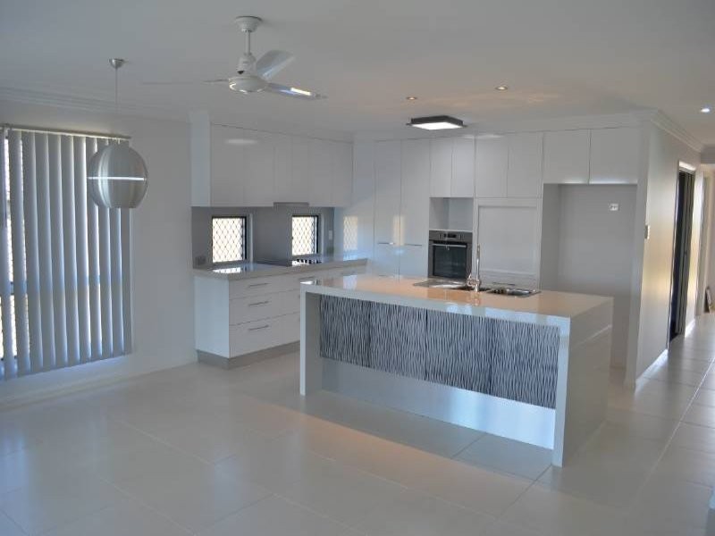 26 Woodland Court, Kirkwood QLD 4680