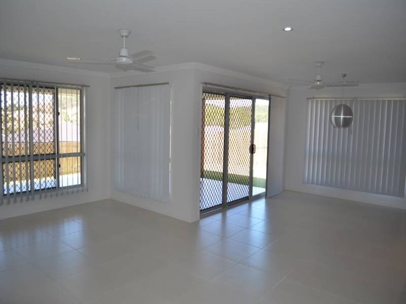 26 Woodland Court, Kirkwood QLD 4680