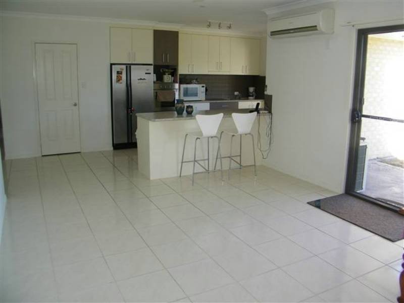 90 Emmadale Drive, New Auckland QLD 4680