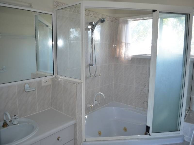 4 Ferguson Crescent, West Gladstone QLD 4680