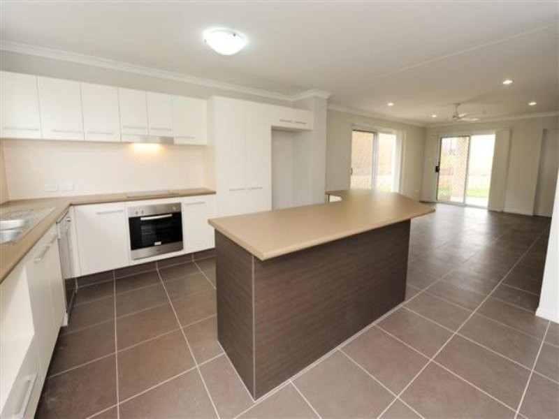 12 Phoenix Place, Telina QLD 4680