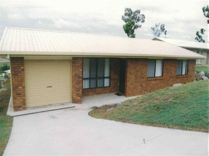 17 Ben Lexcen Court, Clinton QLD 4680