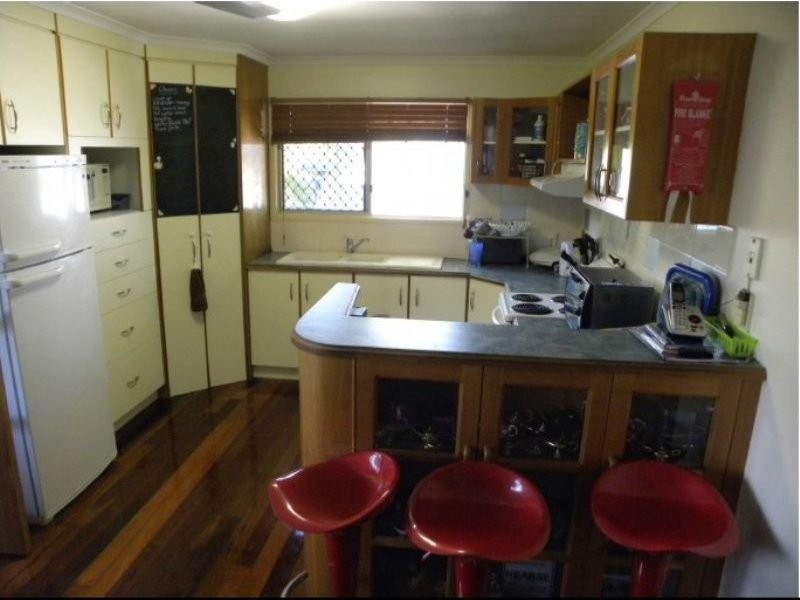48 Cockatoo Drive, New Auckland QLD 4680