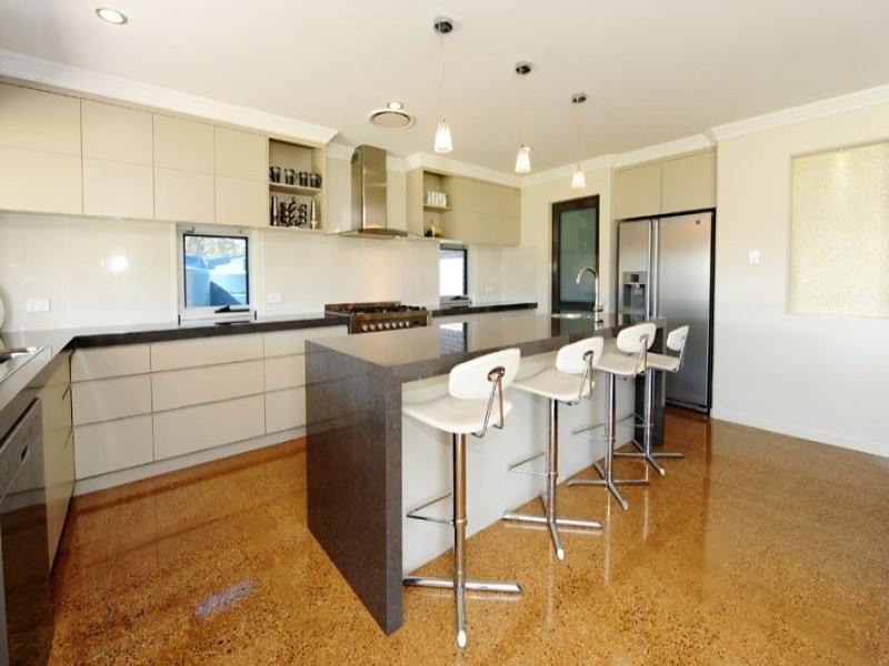 2 Jumbuck Court, Glen Eden QLD 4680