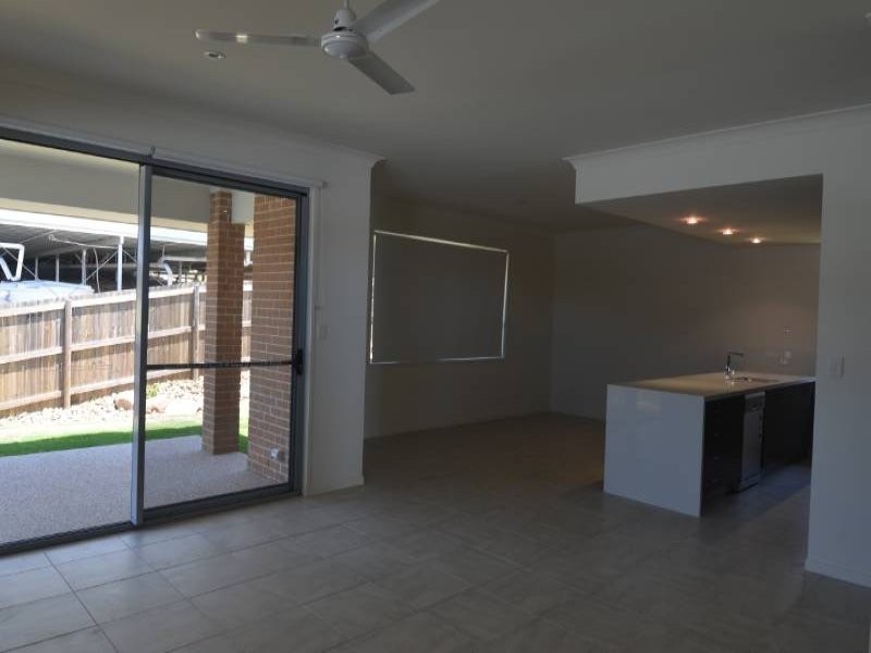 3 Carnarvon Parade, New Auckland QLD 4680