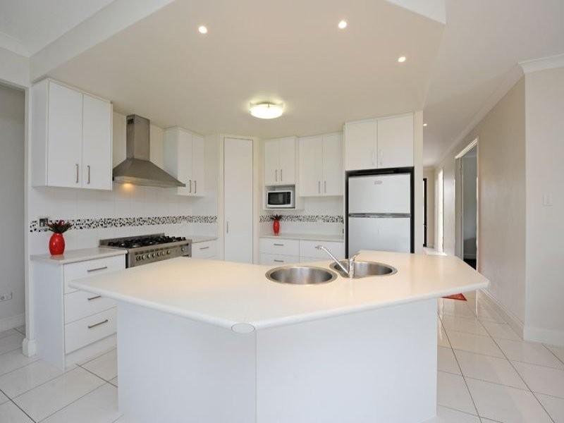 8 Clarendon Street, Clinton QLD 4680