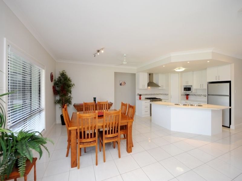 8 Clarendon Street, Clinton QLD 4680