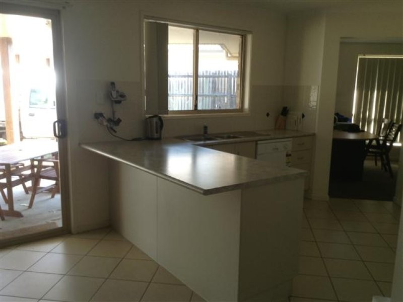 3 Bridgeman Place, New Auckland QLD 4680