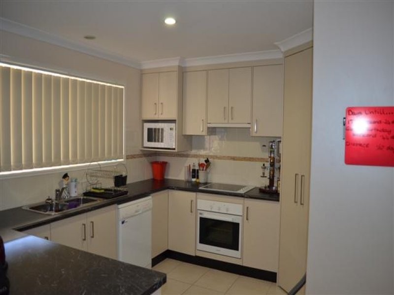 2/40 Cavella Drive, Glen Eden QLD 4680