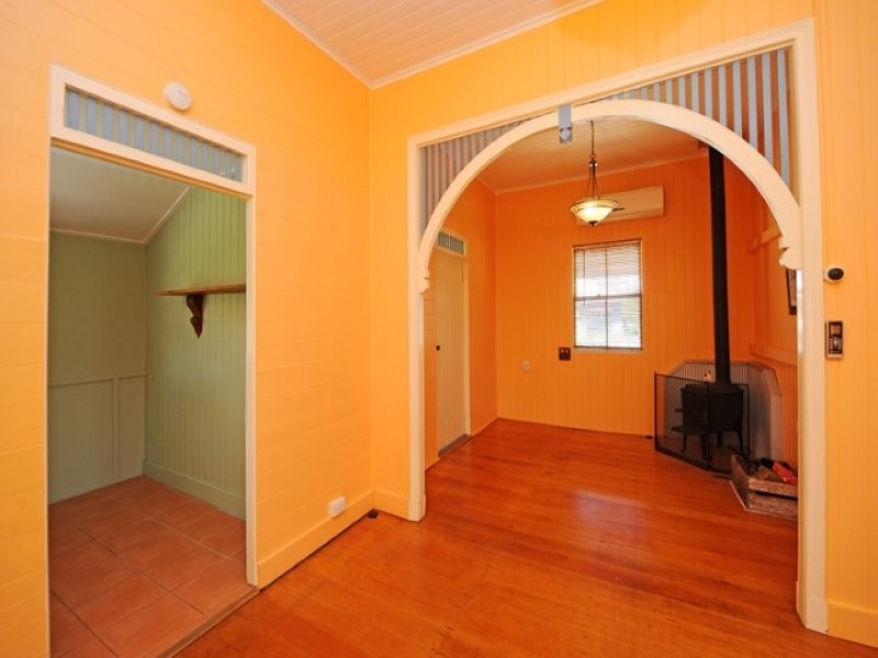 10 Pier Street, South Gladstone QLD 4680