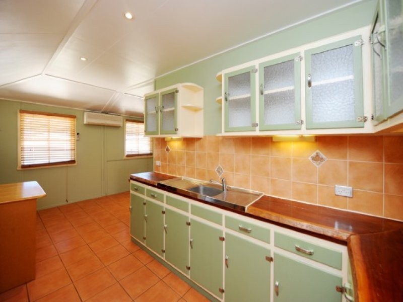 10 Pier Street, South Gladstone QLD 4680